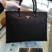普及下pra.da高档奢侈品男包原单品质的 普及下pra.da高档奢侈品男包原单品质的