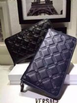 �ߵ���˼�ܣ�Versace���������а���Ů����Ǯ��Ƥ������