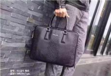 100%真皮高档普拉达包包批发诚招微信代理 100%真皮高档普拉达包包批发诚招微信代理