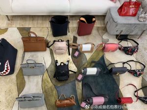 ����һ�ֻ�ԴŮ������һ������