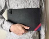 PRada限量版男士手包,意大利名牌十字纹牛皮制作质感极好 PRada限量版男士手包,意大利名牌十字纹牛皮制作质感极好