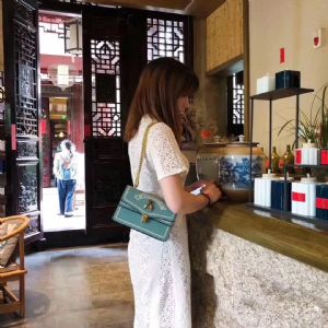 泰国小蜜蜂包正品,新款女士单肩包斜挎包,好看不贵 泰国小蜜蜂包正品,新款女士单肩包斜挎包,好看不贵