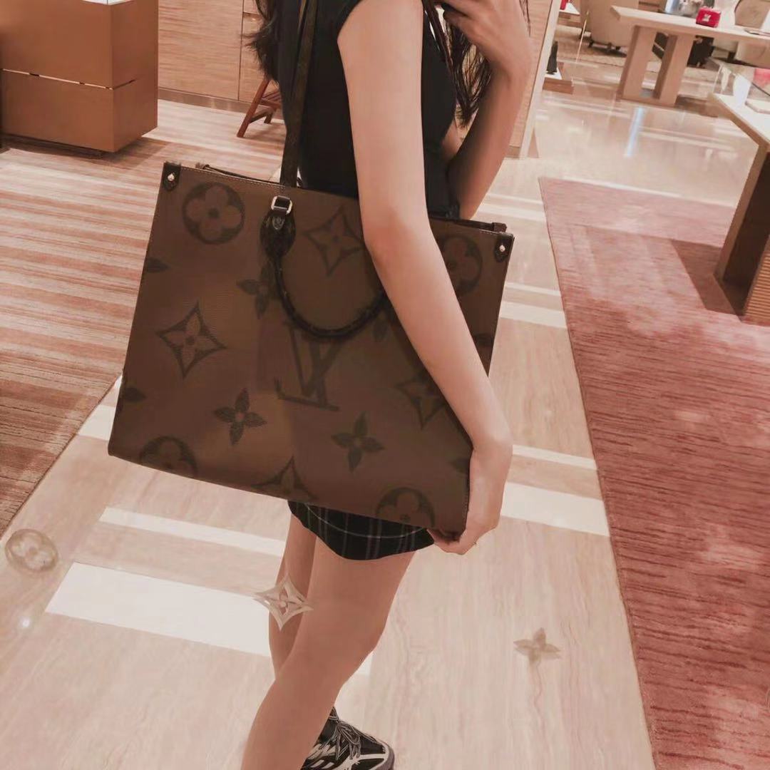 LV ONTHEGO 谁背谁好看!惊艳呆萌款 LV ONTHEGO 谁背谁好看!惊艳呆萌款