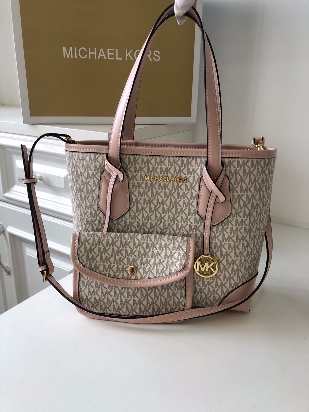 michael kors/MK2020专柜新款大容量纯色时尚 michael kors/MK2020专柜新款大容量纯色时尚