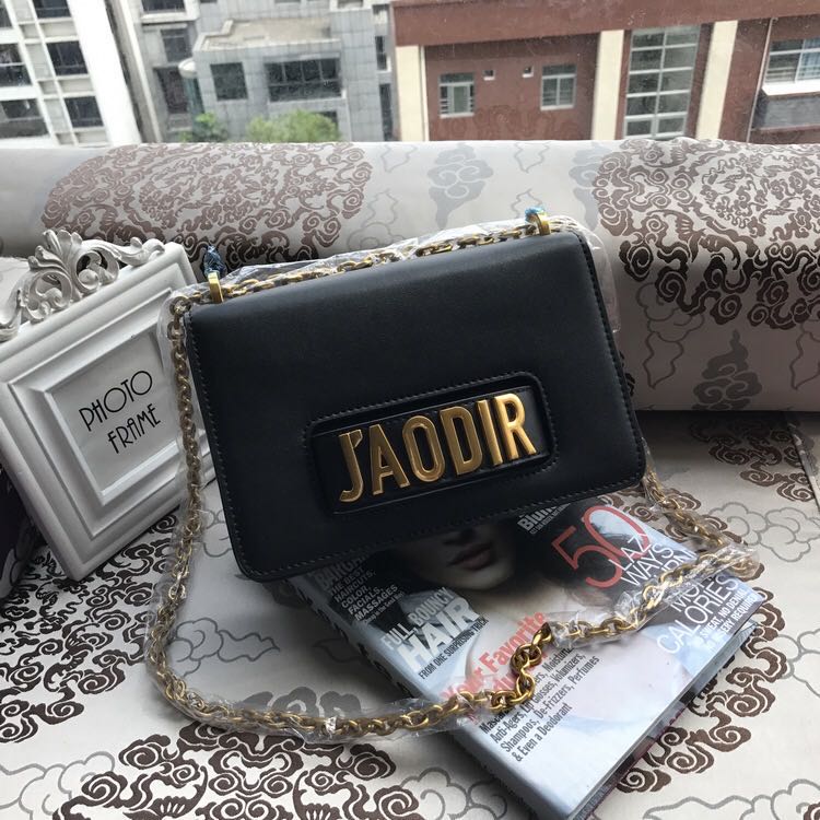迪奥名牌原单J’ADIOR链条包 为您的衣橱系列增添时尚魅力 迪奥名牌原单J’ADIOR链条包 为您的衣橱系列增添时尚魅力
