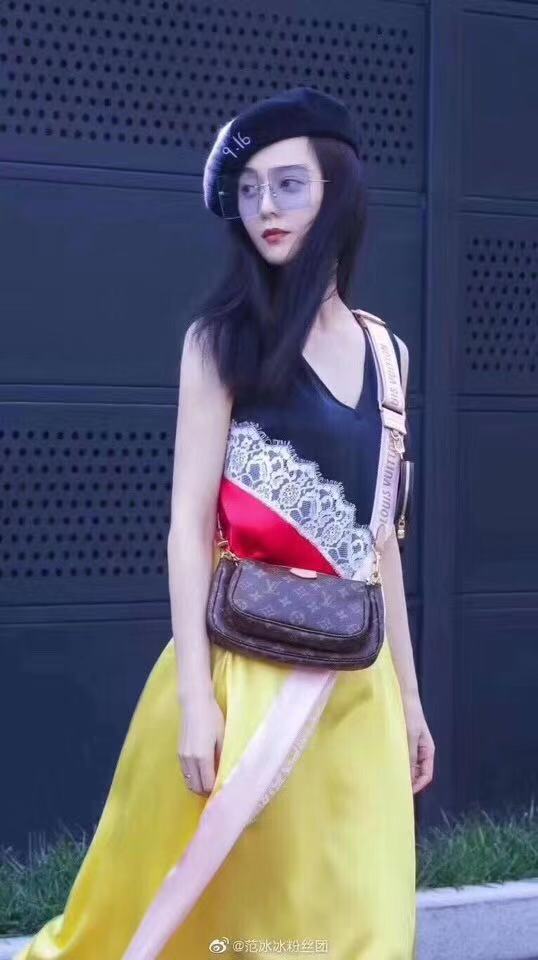 LV新款白色帆布三件套,有点俗但是就是这么火爆 LV新款白色帆布三件套,有点俗但是就是这么火爆
