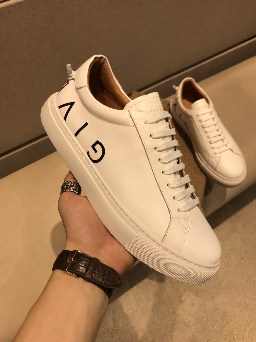 奢侈品欧美原单男鞋广州工厂一手货源微信直销 奢侈品欧美原单男鞋广州工厂一手货源微信直销