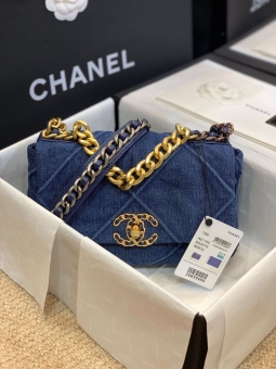 Chanel/香奈儿小香丹牛仔布,成为当季最经典的潮范儿 Chanel/香奈儿小香丹牛仔布,成为当季最经典的潮范儿