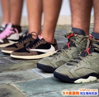 莆田纯原Yeezy350和AJ1倒钩适合夏天穿不闷脚吗? 莆田纯原Yeezy350和AJ1倒钩适合夏天穿不闷脚吗?