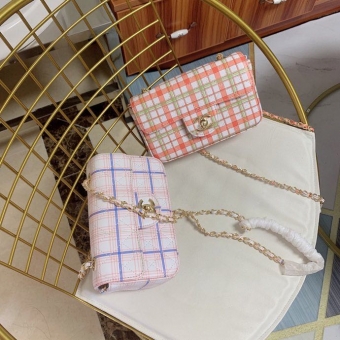 �ļ��¿�Chanel ��2020�ļ��Ƴ�ȫ��ӡ��CF��С����