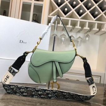 女款包包2020新款简约【迪奥】来袭 时尚经典品牌 女款包包2020新款简约【迪奥】来袭 时尚经典品牌