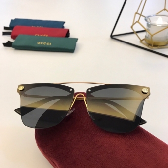 ԭ������PRADA������ߵ�̫�����ģ�˵һ�¸ߵ������۾���Ļ