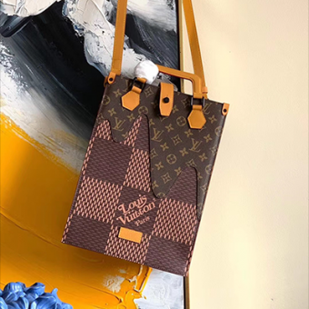 Lv Mini Tote手袋原单货,LV x NIGO趣味时 Lv Mini Tote手袋原单货,LV x NIGO趣味时