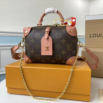 Lv Petite Malle Souple软质小箱包,驾驭 Lv Petite Malle Souple软质小箱包,驾驭