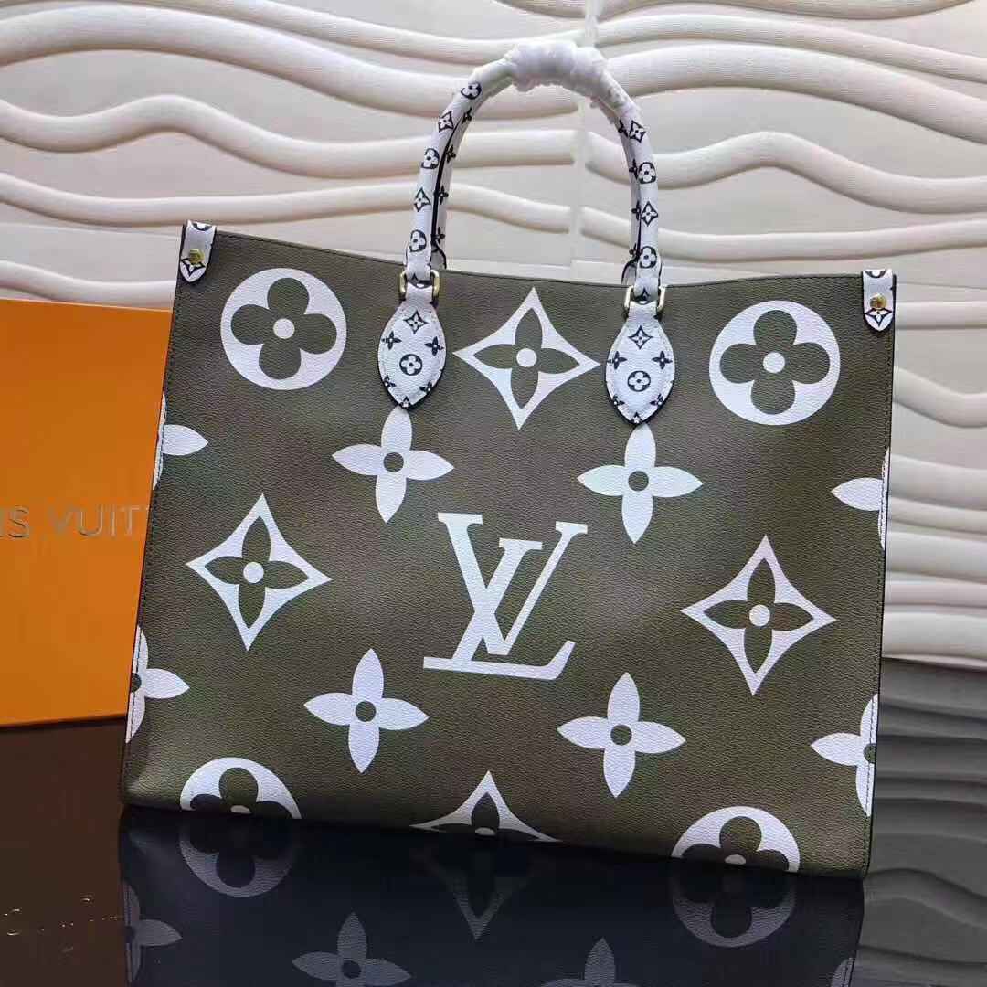 LV托特包,LV被放大的monogram老花更加张扬 LV托特包,LV被放大的monogram老花更加张扬