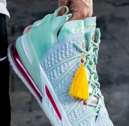 耐克伦敦三代莆田鞋,这双NikeLEBRON18深得詹姆斯热 耐克伦敦三代莆田鞋,这双NikeLEBRON18深得詹姆斯热