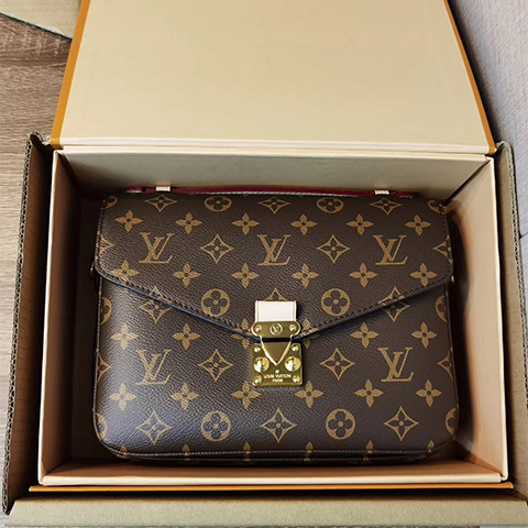 lv metis邮差包哪个颜色好看,原单LV邮差包对比正品 lv metis邮差包哪个颜色好看,原单LV邮差包对比正品