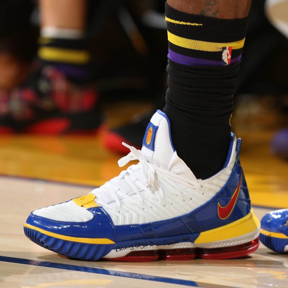AJ莆田货有真的吗,Lebron XVI “SuperBro AJ莆田货有真的吗,Lebron XVI “SuperBro