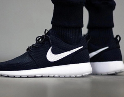����վ�һ������Ʒ�վ�һ�ŶԱȣ�AirForce1�ڳ�������