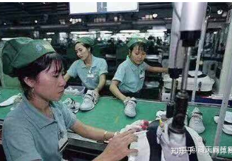 网上买鞋哪个app好一点,巴黎世家“老爹鞋”被证实制鞋工厂搬 网上买鞋哪个app好一点,巴黎世家“老爹鞋”被证实制鞋工厂搬