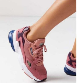 ����վ�һ����ٶԱȣ�adidas��Nike��ֹAirJor