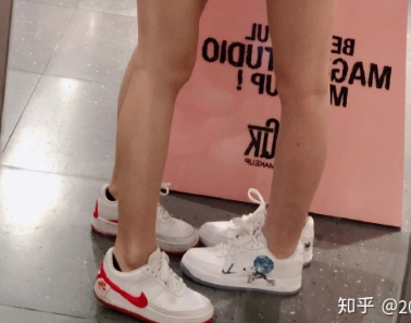 ��������Ь�Ϳ˿վ�һ�ţ�������NIKEAIRFORCE1FL
