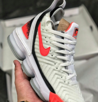 ����Ь�Ͱ����Ϳ���ʲô����NikeLeBronXVIHot