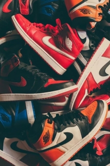 һ�ֻ�Դ�˶�Ь��Sneaker�Ļ�����ͷԽ��Խ��,������Ⱥ