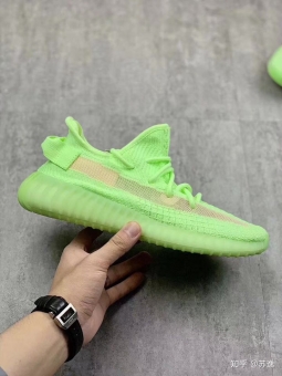 �����﷢����Ь���ϣ�Adidas��Nike���Ҫ���Ĵ���Ьǿ