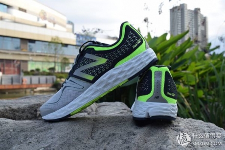 ���ﰢ������զ����Saucony��������Ь