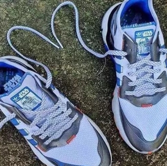 ���ﰢ�Ͻ�꣬zsneakerheadz����ȫ����ɫ��Ⱦͼ