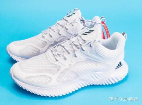 ����ֱ��һ�ֻ�Դ�������������ɫ Adidas Alpha