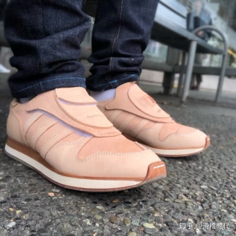 ����Ь�Ͱ��ϣ�һ˫�͵��ݻ���������һ��������Դ���ϲ���۵�,