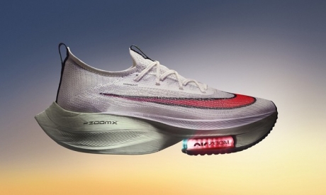 ���������Ϳ˰��Ϸ�װ�꣬NIKE�Ƴ�Flyknit���ϿƼ�