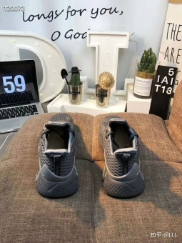 ����Ь��������ɽ���������ϴ�˹AdidasYeezyBoos