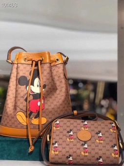 GUCCI米老鼠系列相机包,真真萌化少女心!太阔爱 GUCCI米老鼠系列相机包,真真萌化少女心!太阔爱