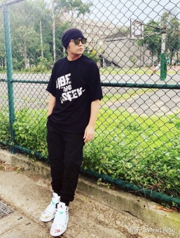 区分莆田aj,周董亲自上交秀穿搭AJ 5“涂鸦” 区分莆田aj,周董亲自上交秀穿搭AJ 5“涂鸦”