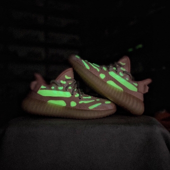 Ҭ��700 �����ĸ��汾������ã�AdidasYeezy