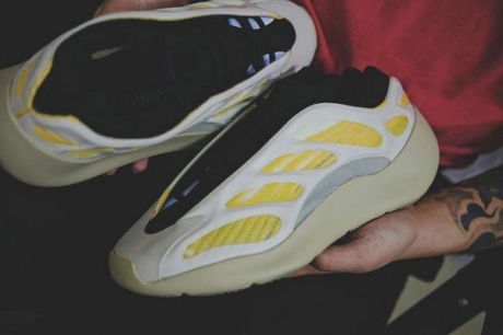 Ҭ��**����ʲô��λ��Ҭ��700 V3 Ь��ȫ�¡�Saffl