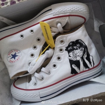 ����Ҭ���ܿ����������Ƿ���ӵ��һ˫�ֻ�Ь��