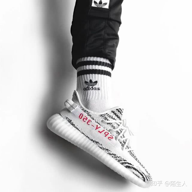 买了双莆田椰子,1万块买的Yeezy白斑马 买了双莆田椰子,1万块买的Yeezy白斑马