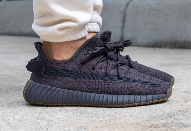 莆田的满天星,「黑天使 2.0」Yeezy 350 V2 下 莆田的满天星,「黑天使 2.0」Yeezy 350 V2 下