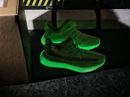 ��ݸ�������Ҭ�ӣ�Ҭ��350ӫ���� YEEZY350ϵ����Ʒ