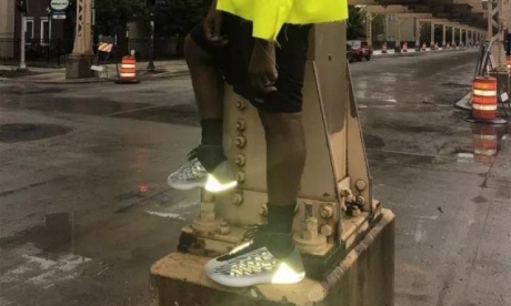 ����Ҭ���ܴ���ȥ��Yeezy �� ����˫��Yeezy