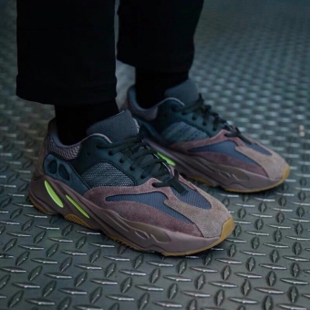����200��yeezy��Yeezy 700 Mauve��ٶ�