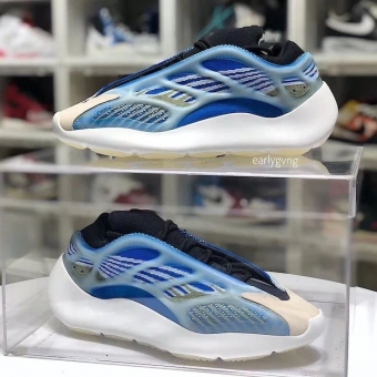 ����Ҭ��yeezy700v2�� adidas Origina