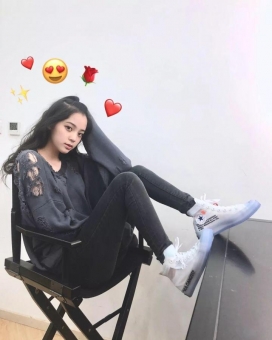 ����һ��������Դyeezy�������ˣ�����ǿ�������YE
