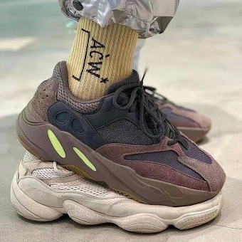 莆田耐克yeezy2,Adidas Yeezy 椰子700紫 莆田耐克yeezy2,Adidas Yeezy 椰子700紫
