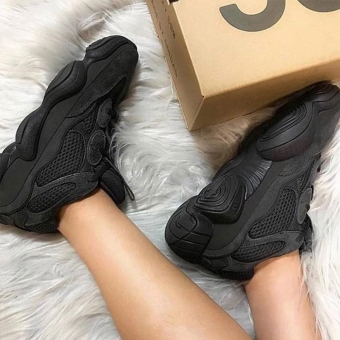 莆田满天星差距,Adidas Yeezy 椰子500 纯黑 莆田满天星差距,Adidas Yeezy 椰子500 纯黑