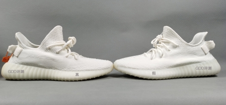 ����Ь�����ǰ汾��yeezy350�ױ������ٶԱȼ���